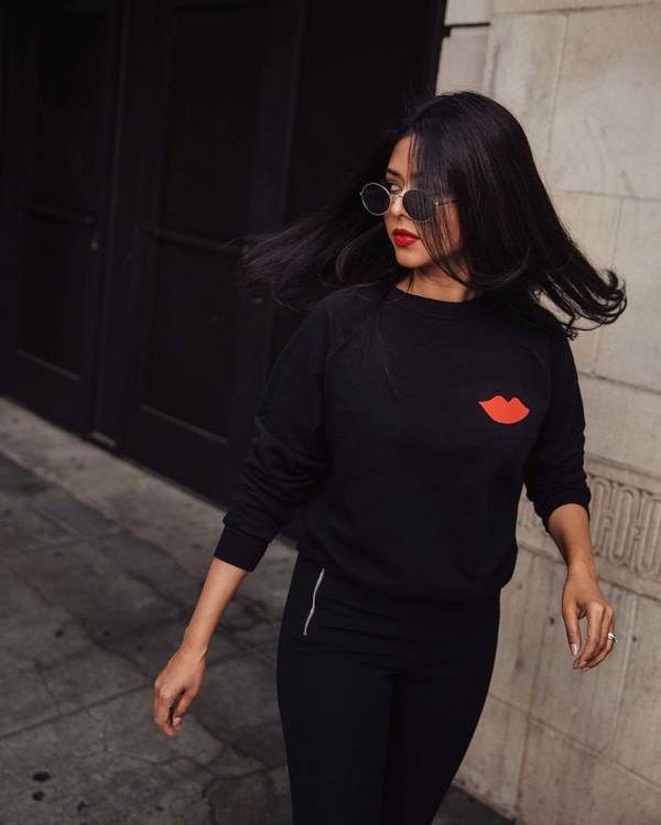 Самые красивые модели свитеров на весну – новые тенденции и фасоны 2026