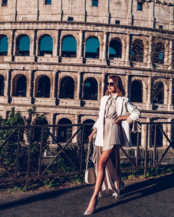 Почему стоит выбирать плиссированные юбки в сезоне 2026 – интересные аутфиты и фото-идеи