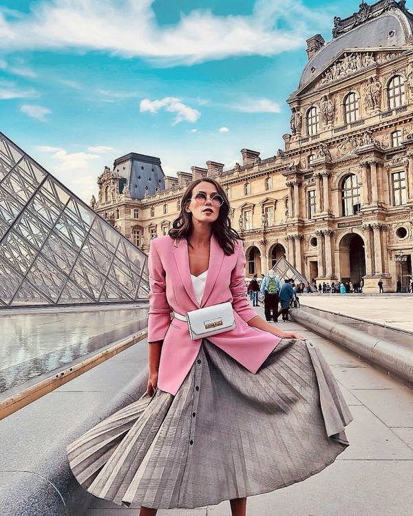 Почему стоит выбирать плиссированные юбки в сезоне 2026 – интересные аутфиты и фото-идеи