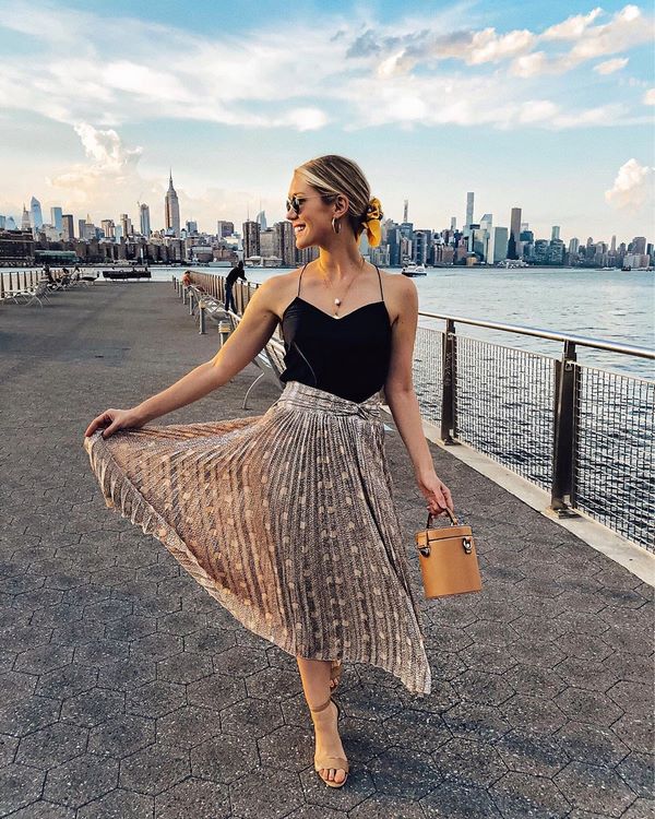 Почему стоит выбирать плиссированные юбки в сезоне 2026 – интересные аутфиты и фото-идеи