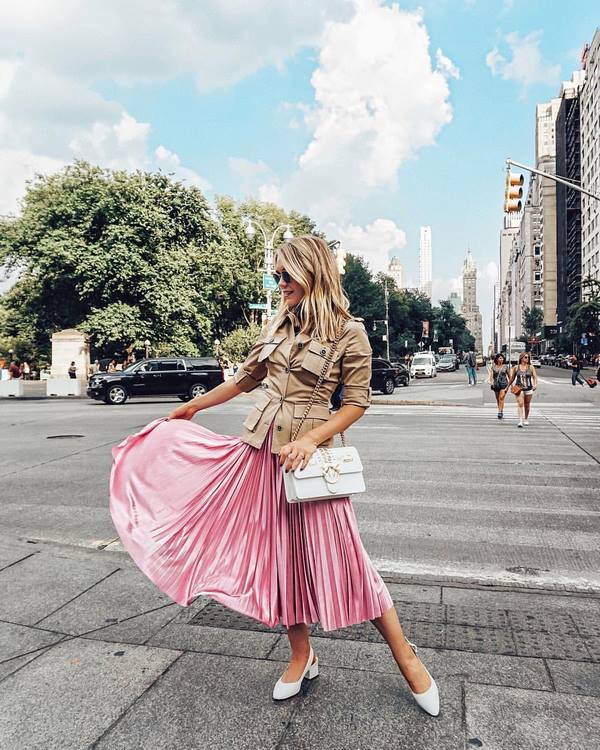 Почему стоит выбирать плиссированные юбки в сезоне 2026 – интересные аутфиты и фото-идеи