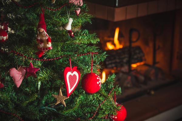 Какой декор станет мегапопулярным на Новый 2027 год: свежие идеи оформления на фото