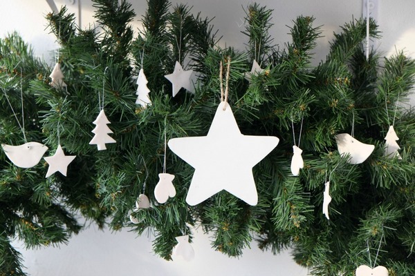 Какой декор станет мегапопулярным на Новый 2027 год: свежие идеи оформления на фото