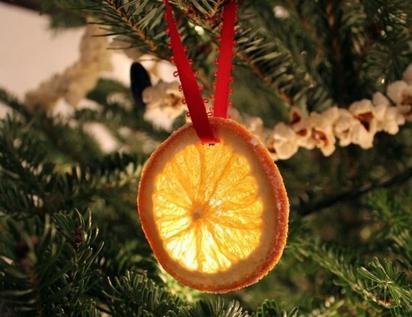 Какой декор станет мегапопулярным на Новый 2027 год: свежие идеи оформления на фото