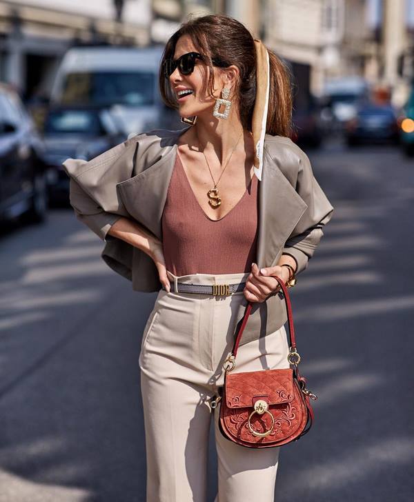 Новые фасоны верхней одежды весна 2026: топовые идеи на фото