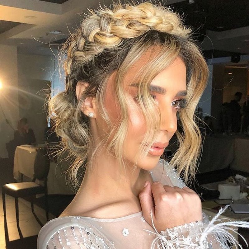 Идеальный выпускной образ: не пропусти красивейшие варианты выпускных причесок 2026 года!