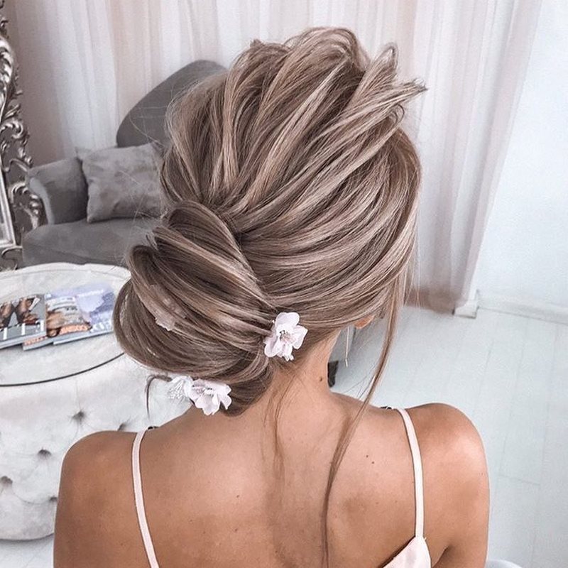 Идеальный выпускной образ: не пропусти красивейшие варианты выпускных причесок 2026 года!