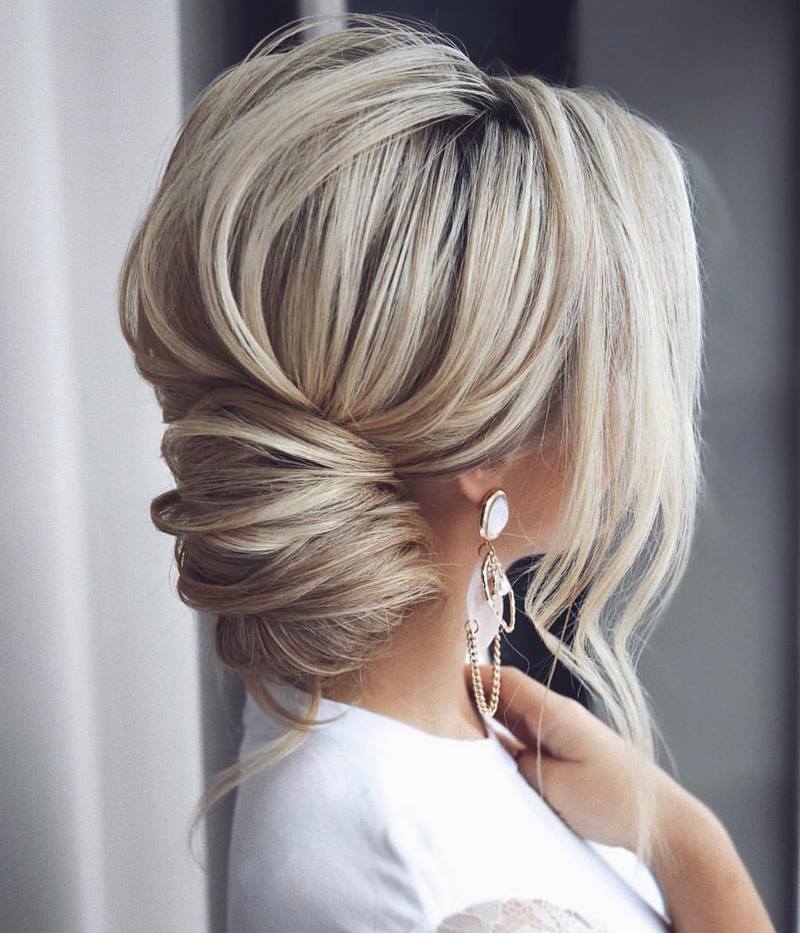 Идеальный выпускной образ: не пропусти красивейшие варианты выпускных причесок 2026 года!