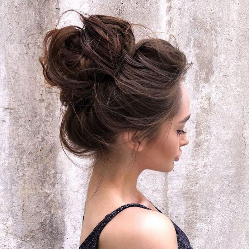 Идеальный выпускной образ: не пропусти красивейшие варианты выпускных причесок 2026 года!