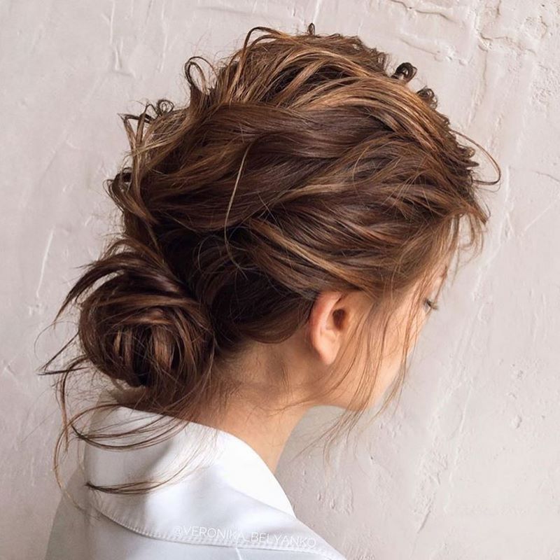 Идеальный выпускной образ: не пропусти красивейшие варианты выпускных причесок 2026 года!