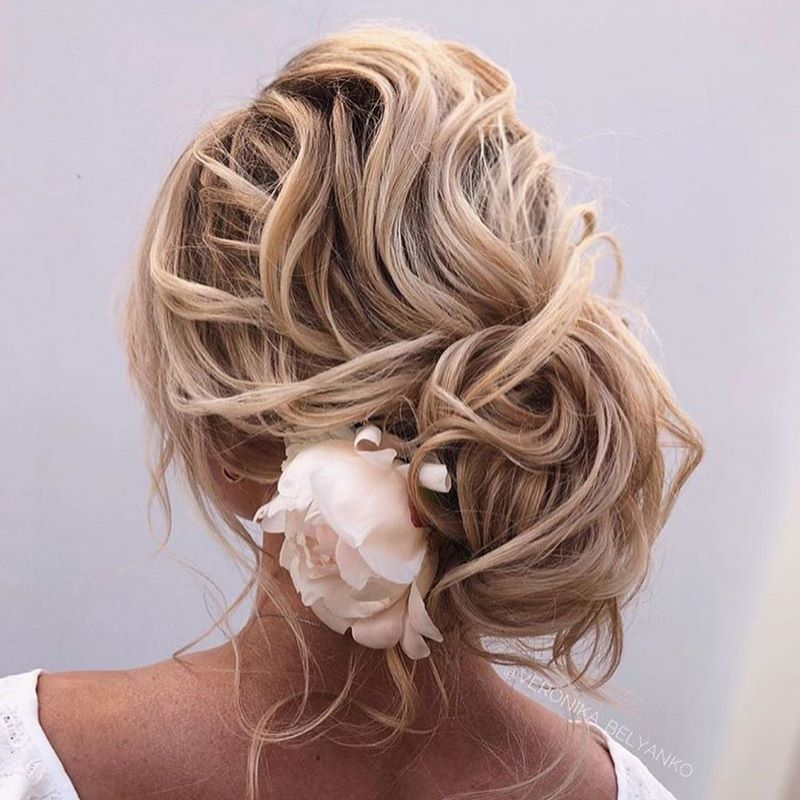 Идеальный выпускной образ: не пропусти красивейшие варианты выпускных причесок 2026 года!