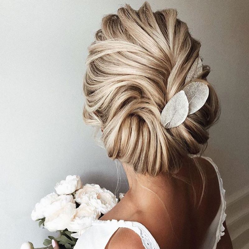 Идеальный выпускной образ: не пропусти красивейшие варианты выпускных причесок 2026 года!