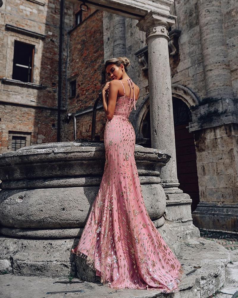 Великолепные модели выпускного платья 2026 – трендовые силуэты на фото