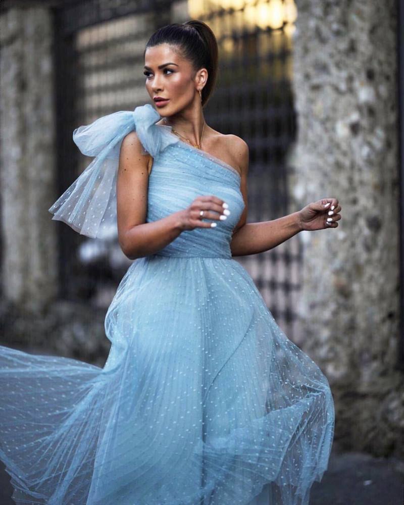 Великолепные модели выпускного платья 2026 – трендовые силуэты на фото