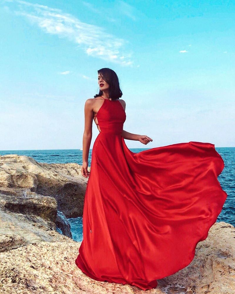 Великолепные модели выпускного платья 2026 – трендовые силуэты на фото