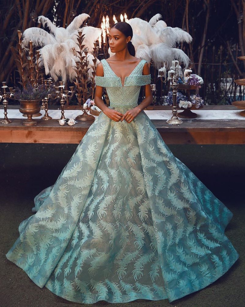 Великолепные модели выпускного платья 2026 – трендовые силуэты на фото