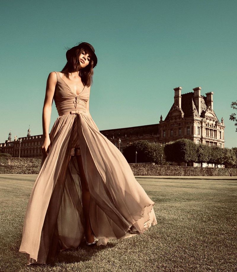 Великолепные модели выпускного платья 2026 – трендовые силуэты на фото