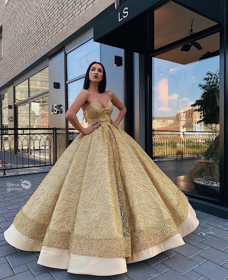 Великолепные модели выпускного платья 2026 – трендовые силуэты на фото