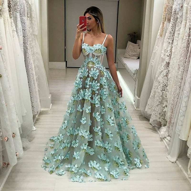 Великолепные модели выпускного платья 2026 – трендовые силуэты на фото