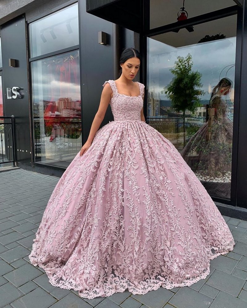 Великолепные модели выпускного платья 2026 – трендовые силуэты на фото