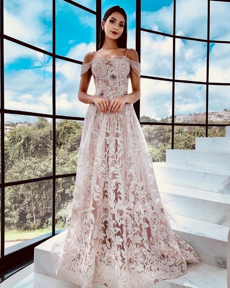 Великолепные модели выпускного платья 2026 – трендовые силуэты на фото