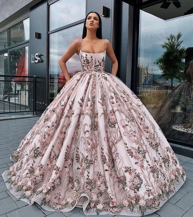 Великолепные модели выпускного платья 2026 – трендовые силуэты на фото