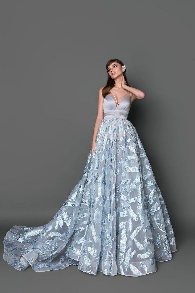 Великолепные модели выпускного платья 2026 – трендовые силуэты на фото