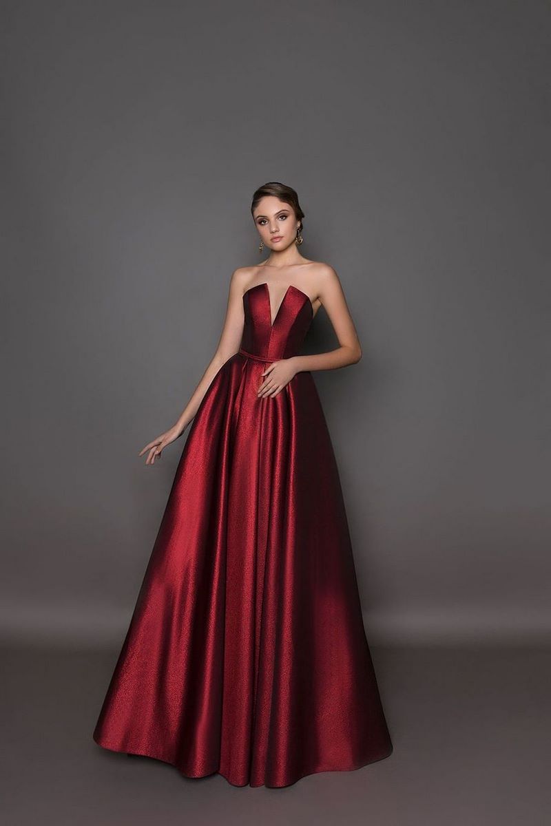 Великолепные модели выпускного платья 2026 – трендовые силуэты на фото