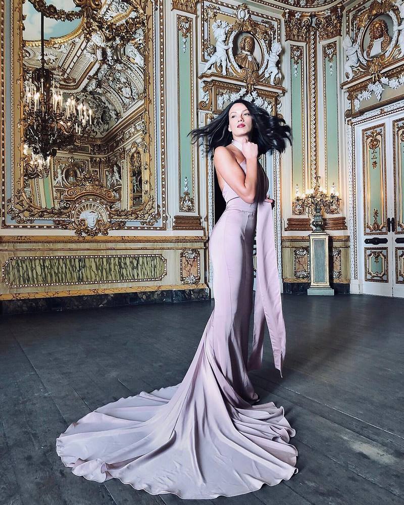 Великолепные модели выпускного платья 2026 – трендовые силуэты на фото