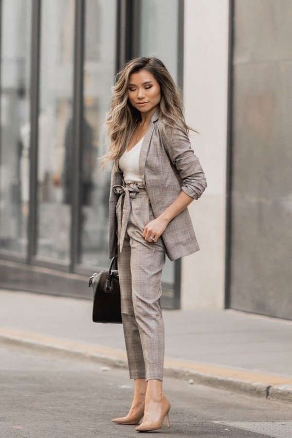 Женские брюки весна-лето 2026. Самые красивые образы и тренды сезона