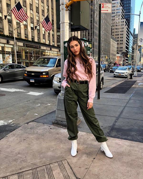 Женские брюки весна-лето 2026. Самые красивые образы и тренды сезона