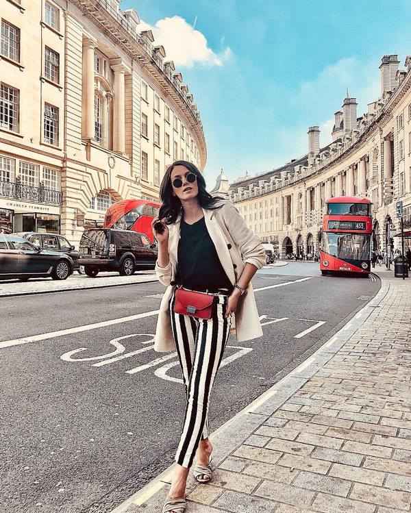 Женские брюки весна-лето 2026. Самые красивые образы и тренды сезона