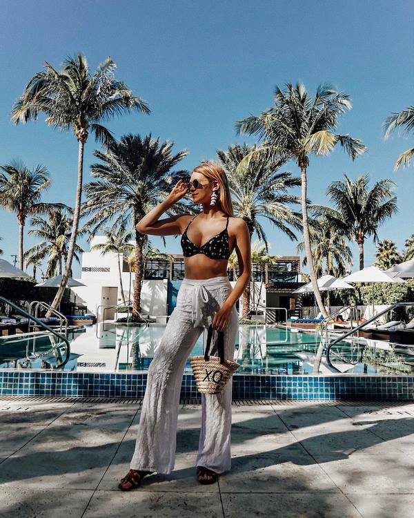 Женские брюки весна-лето 2026. Самые красивые образы и тренды сезона