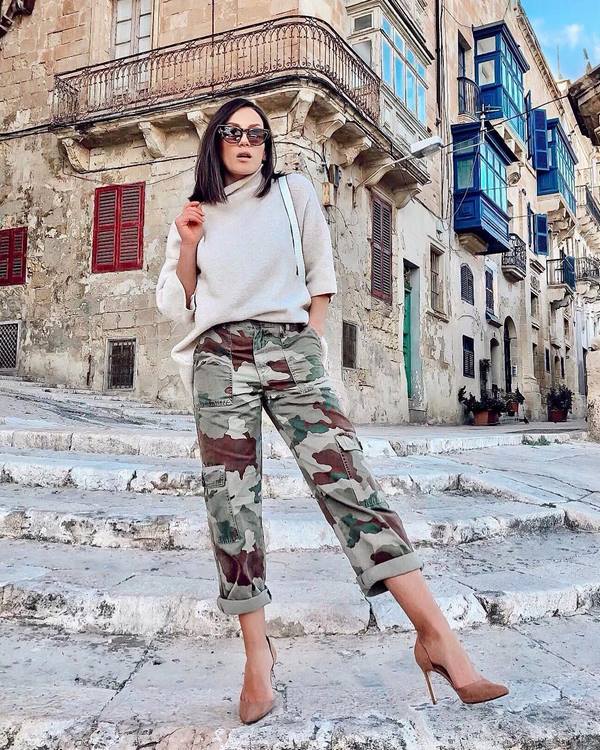 Женские брюки весна-лето 2026. Самые красивые образы и тренды сезона