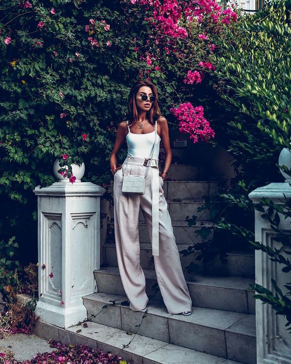 Женские брюки весна-лето 2026. Самые красивые образы и тренды сезона