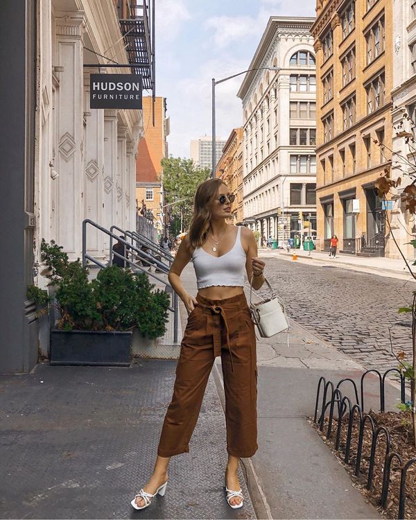 Женские брюки весна-лето 2026. Самые красивые образы и тренды сезона