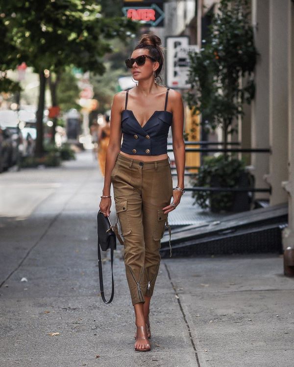 Женские брюки весна-лето 2026. Самые красивые образы и тренды сезона