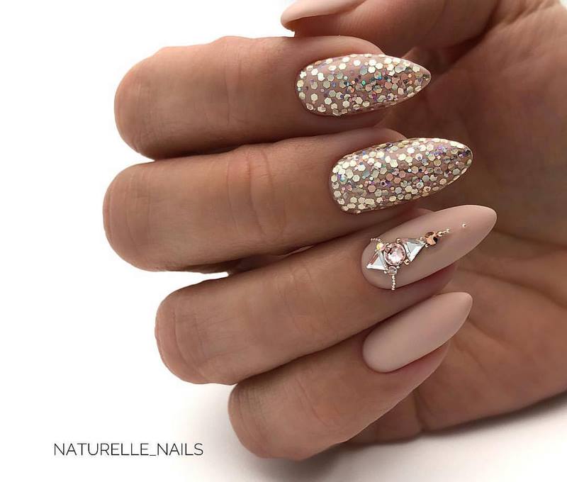 Тренды маникюра на выпускной 2026: красивые новинки и топовые дизайны