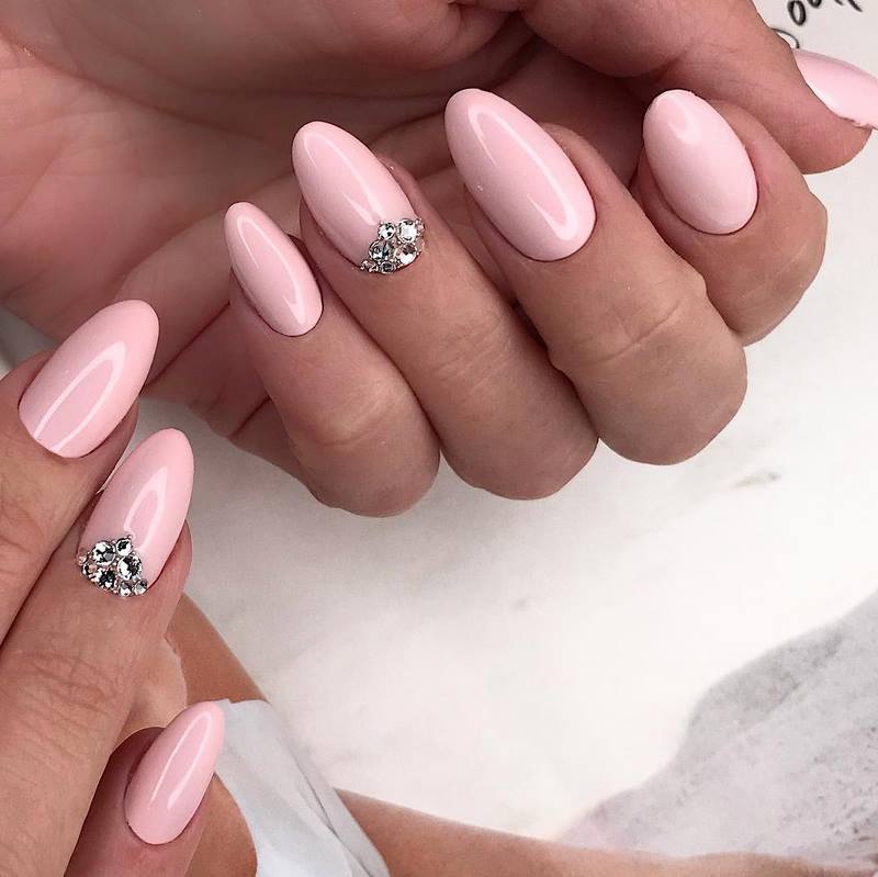 Тренды маникюра на выпускной 2026: красивые новинки и топовые дизайны