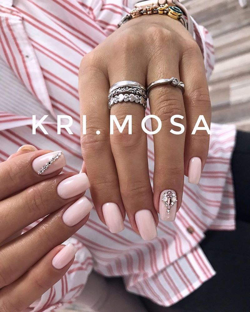 Тренды маникюра на выпускной 2026: красивые новинки и топовые дизайны