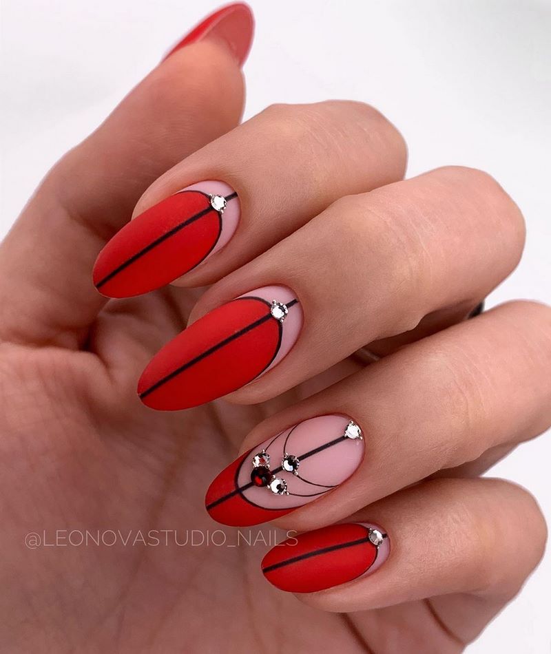 Тренды маникюра на выпускной 2026: красивые новинки и топовые дизайны