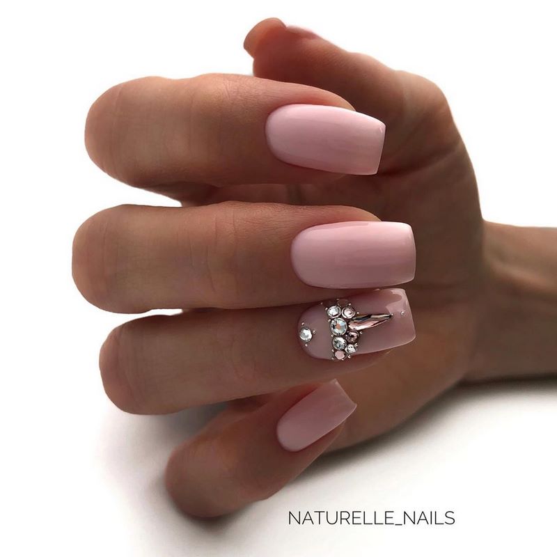 Тренды маникюра на выпускной 2026: красивые новинки и топовые дизайны