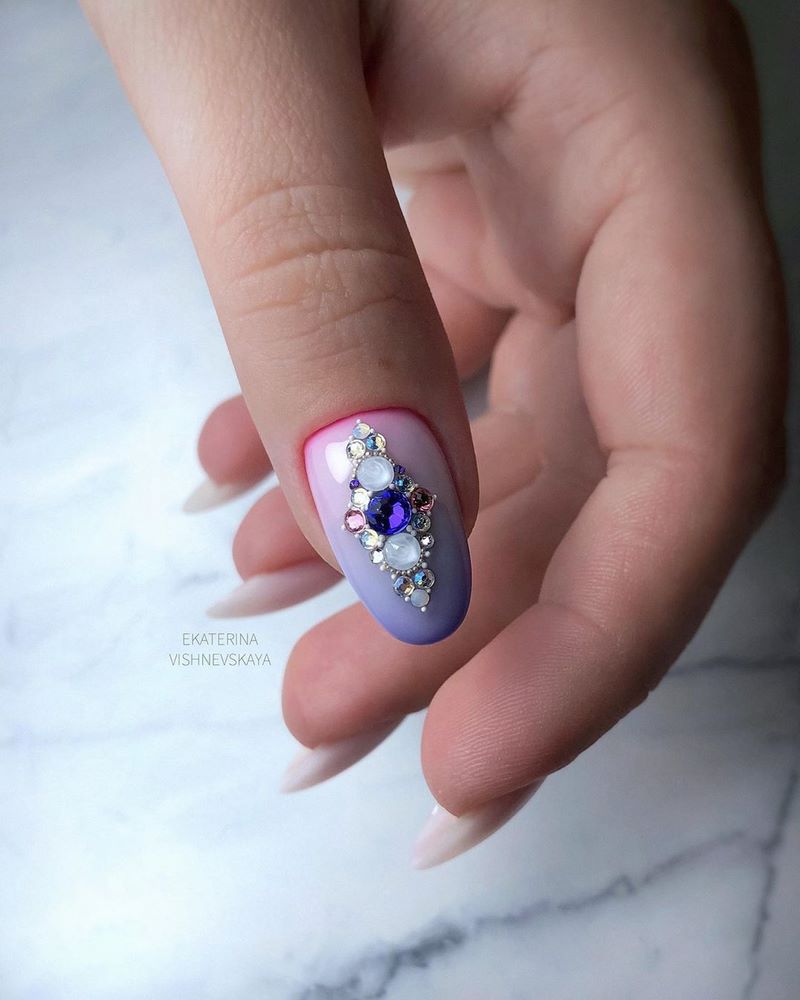 Тренды маникюра на выпускной 2026: красивые новинки и топовые дизайны