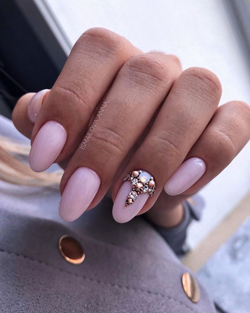 Тренды маникюра на выпускной 2026: красивые новинки и топовые дизайны
