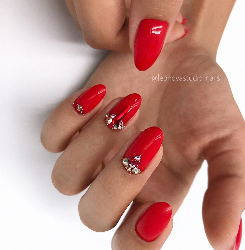 Тренды маникюра на выпускной 2026: красивые новинки и топовые дизайны