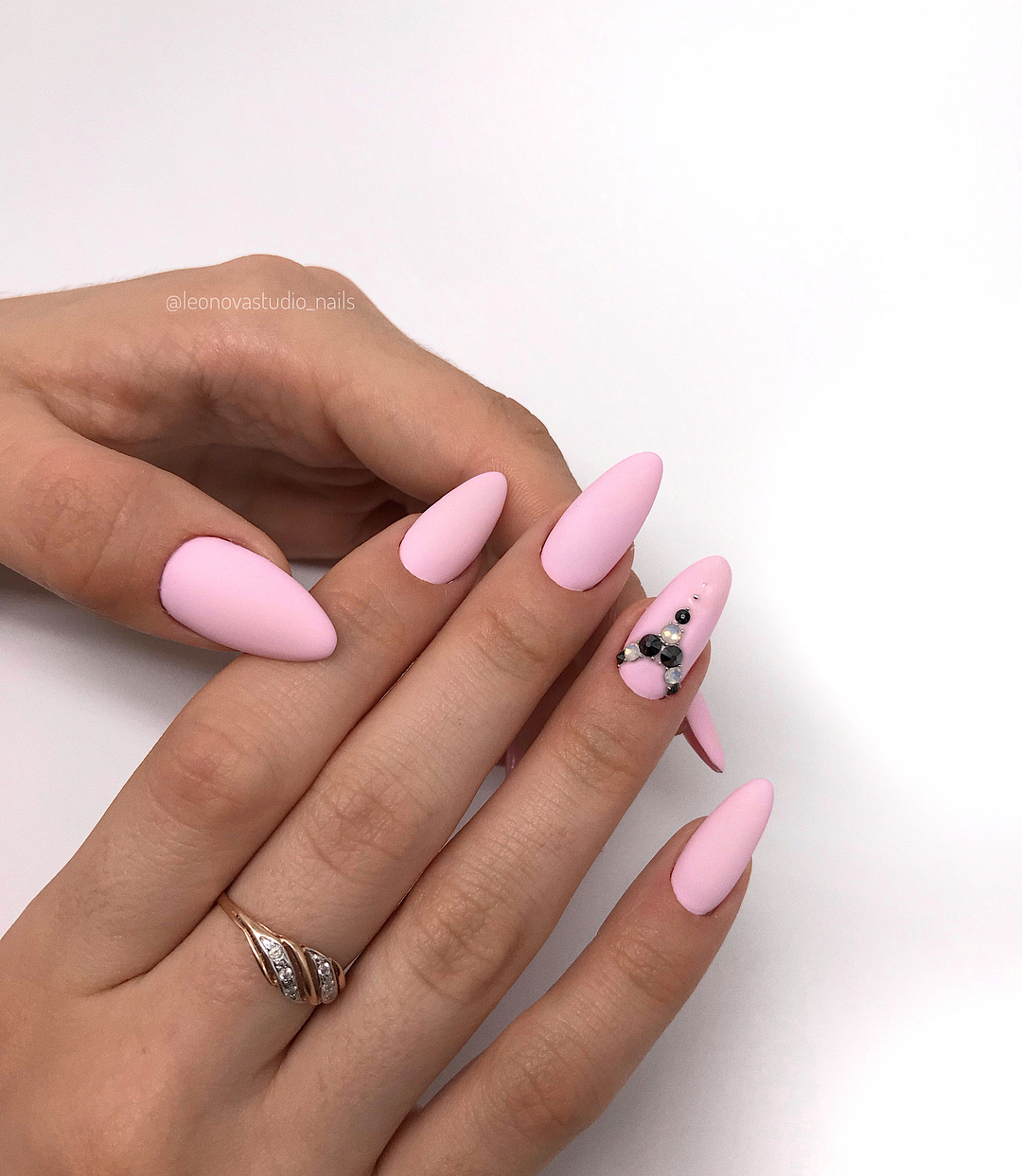 Красивый розовый маникюр 2026 года, фото, дизайн, идеи розового маникюра