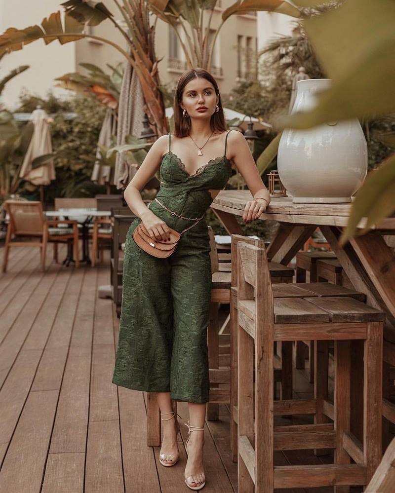 Великолепные комбинезоны на лето 2026: лучшие образы и стили