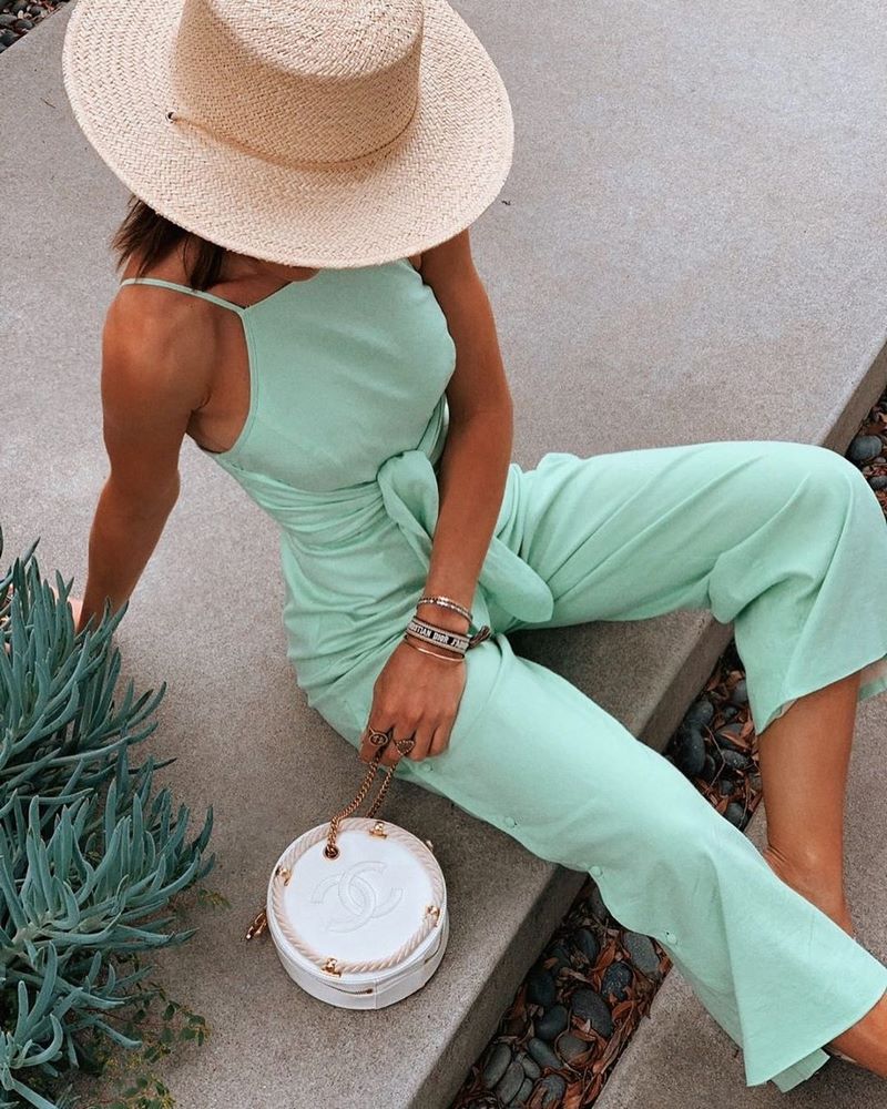 Великолепные комбинезоны на лето 2026: лучшие образы и стили