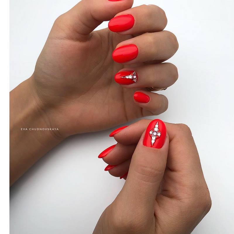 Обворожительные красные ногти 2026 – топовые техники и примеры дизайна