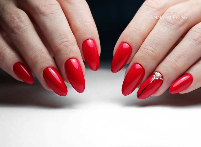 Обворожительные красные ногти 2026 – топовые техники и примеры дизайна